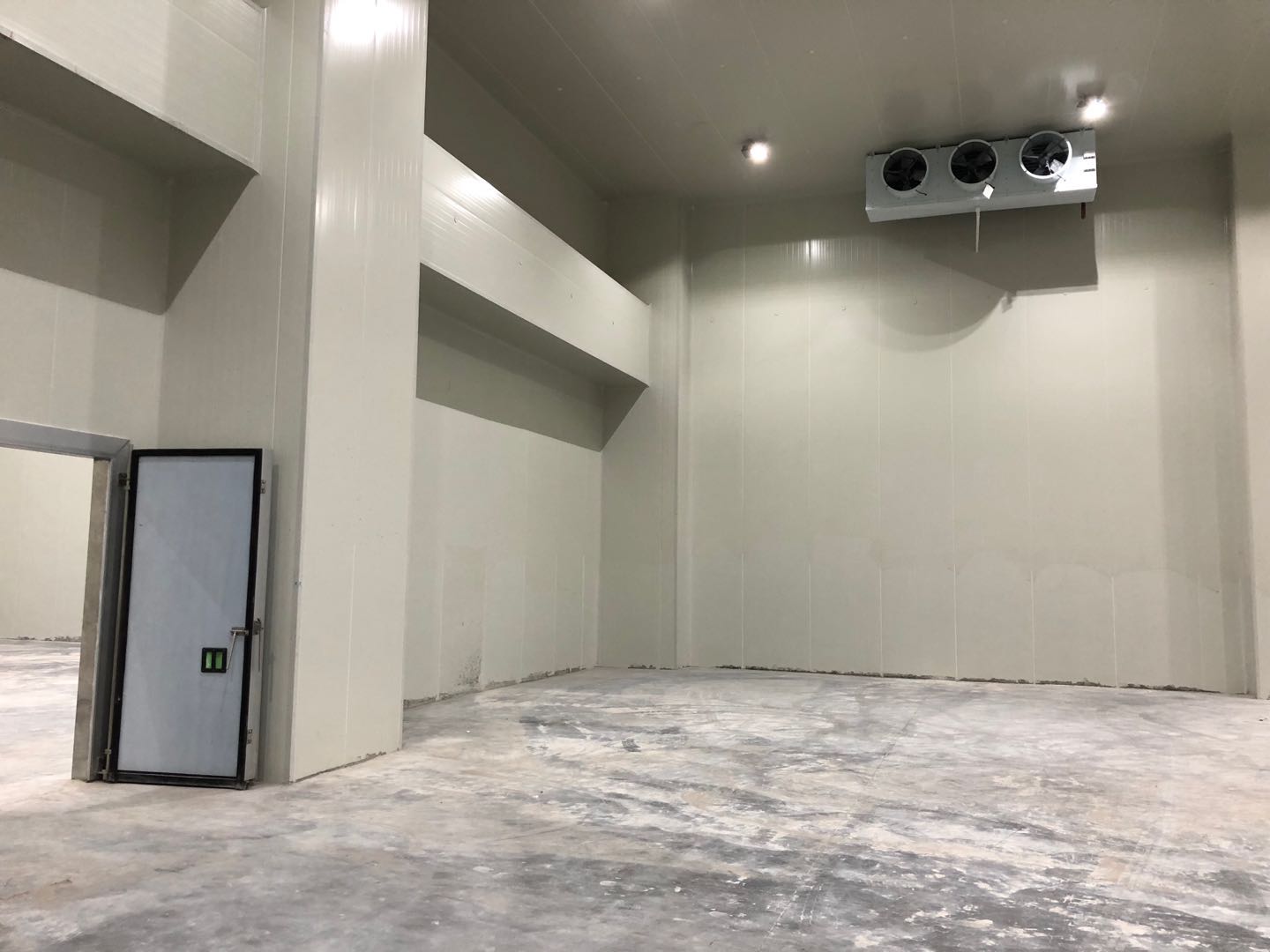 建造150吨草莓水果保鲜冷藏库大约需要多少钱?